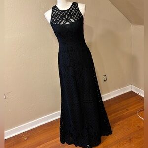 🏴‍☠️Vera Wang Illusion Yoke Lace Maxi dress - Gorgeous!!! Size 4🖤